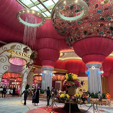 Luxury Penthouse Hotel Near City Of Dreams Casino9