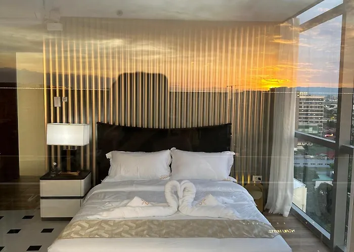 Spacious 2br Near Of Dreams, Airport, Moa, Okada, Ayala Malls, And Solaire Casino With Free 5 Pool Access Manila