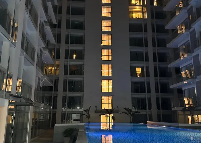 Apartment Spacious 2br Near Of Dreams, Airport, Moa, Okada, Ayala Malls, And Solaire Casino With Free 5 Pool Access *