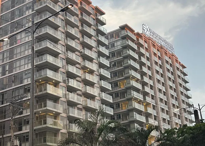 Apartment Spacious 2br Near Of Dreams, Airport, Moa, Okada, Ayala Malls, And Solaire Casino With Free 5 Pool Access *