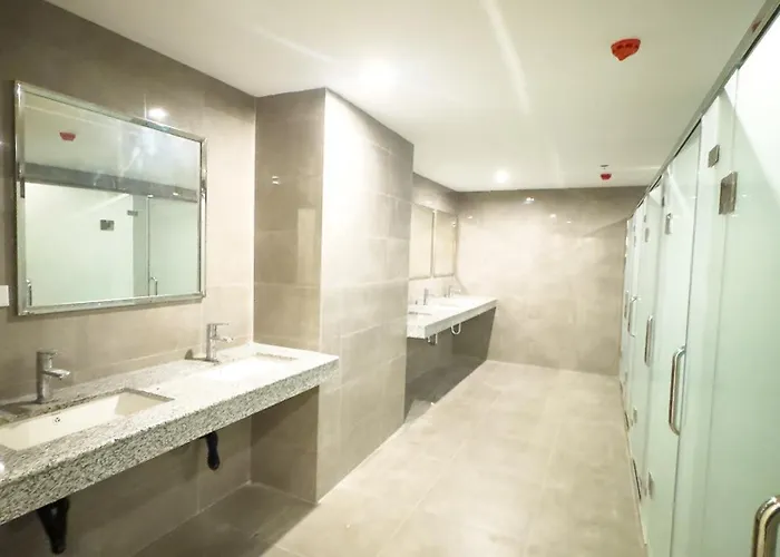 Spacious 2br Near Of Dreams, Airport, Moa, Okada, Ayala Malls, And Solaire Casino With Free 5 Pool Access Manila
