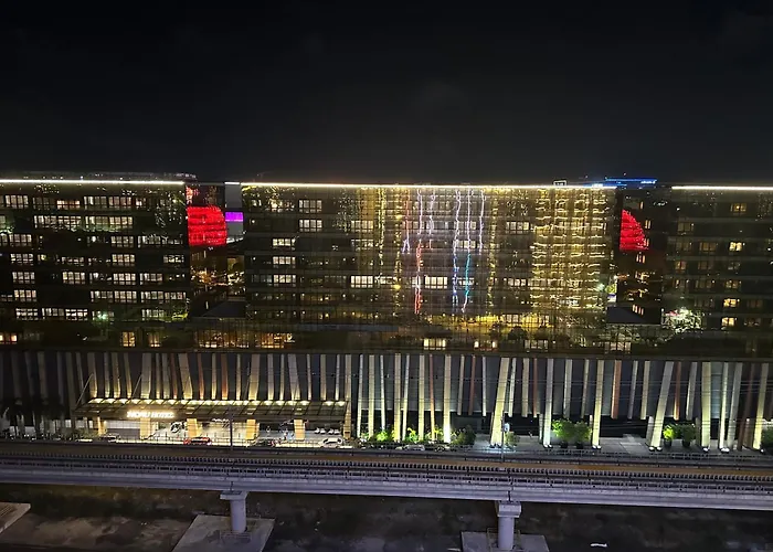 Spacious 2br Near Of Dreams, Airport, Moa, Okada, Ayala Malls, And Solaire Casino With Free 5 Pool Access