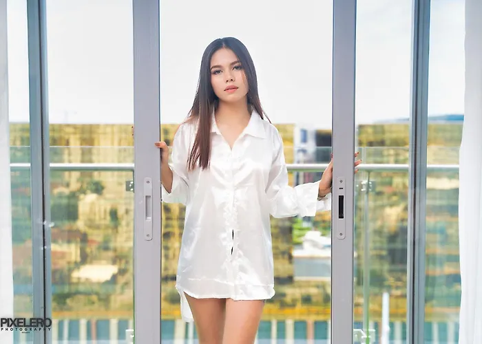 Apartment Spacious 2br Near Of Dreams, Airport, Moa, Okada, Ayala Malls, And Solaire Casino With Free 5 Pool Access Manila
