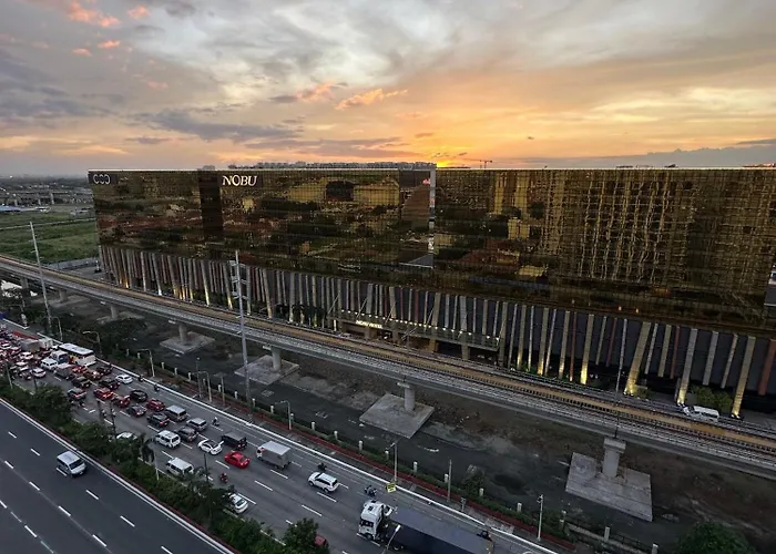 Apartment Spacious 2br Near Of Dreams, Airport, Moa, Okada, Ayala Malls, And Solaire Casino With Free 5 Pool Access