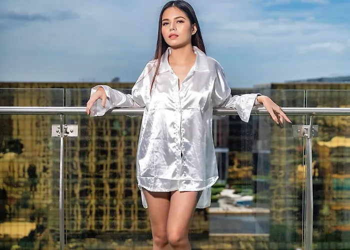 Apartment Spacious 2br Near Of Dreams, Airport, Moa, Okada, Ayala Malls, And Solaire Casino With Free 5 Pool Access