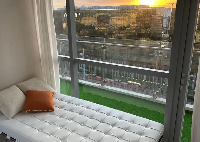 Apartment Spacious 2br Near Of Dreams, Airport, Moa, Okada, Ayala Malls, And Solaire Casino With Free 5 Pool Access *
