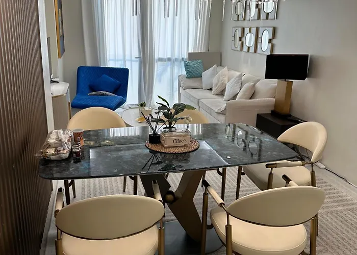 Apartment Spacious 2br Near Of Dreams, Airport, Moa, Okada, Ayala Malls, And Solaire Casino With Free 5 Pool Access *