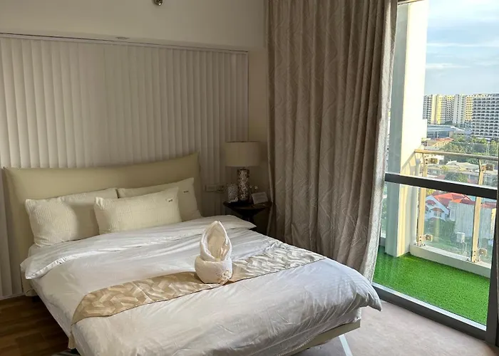 Apartment Spacious 2br Near Of Dreams, Airport, Moa, Okada, Ayala Malls, And Solaire Casino With Free 5 Pool Access *