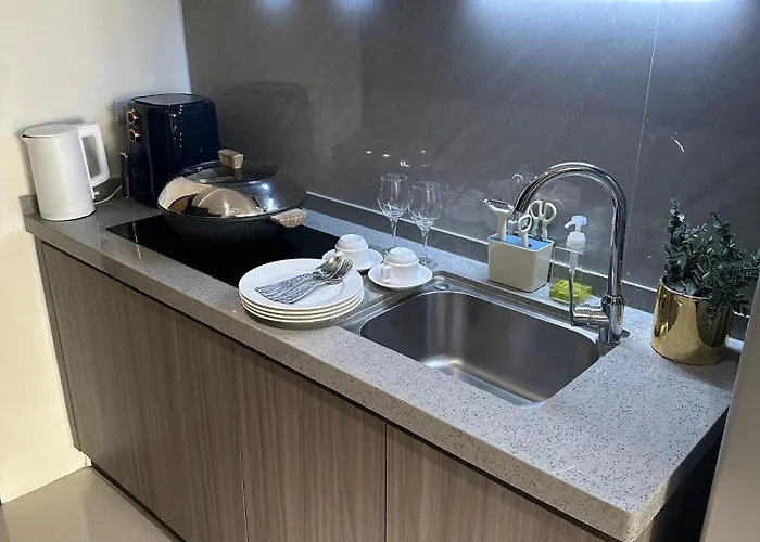 Spacious 2br Near Of Dreams, Airport, Moa, Okada, Ayala Malls, And Solaire Casino With Free 5 Pool Access Manila