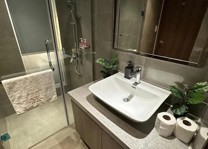 Spacious 2br Near Of Dreams, Airport, Moa, Okada, Ayala Malls, And Solaire Casino With Free 5 Pool Access Apartment *