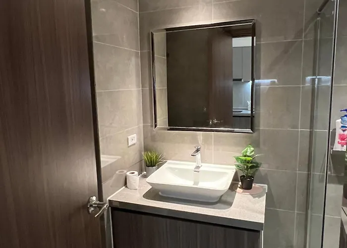 Spacious 2br Near Of Dreams, Airport, Moa, Okada, Ayala Malls, And Solaire Casino With Free 5 Pool Access