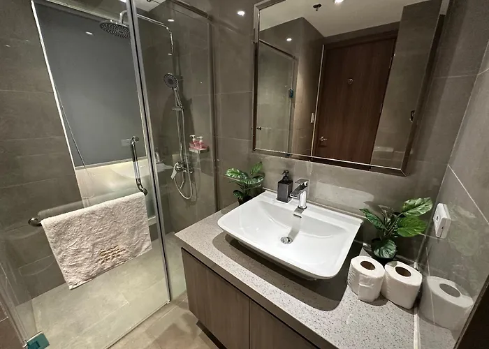 Spacious 2br Near Of Dreams, Airport, Moa, Okada, Ayala Malls, And Solaire Casino With Free 5 Pool Access * Manila